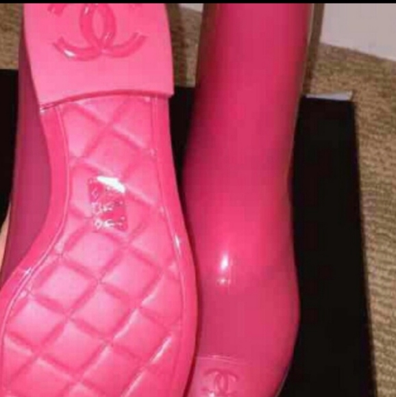 SOLD!!!!!!!Chanel Rain pink Boots - Picture 2 of 11